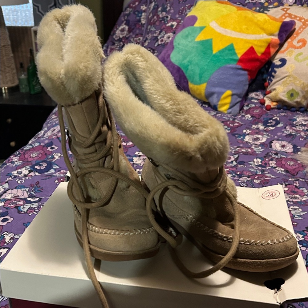 American Eagle Outfitters Beige Fur-Lined Winter Boots